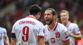 【告别】全场起立鼓掌！莫德里奇被换下，完成国家队最后一战